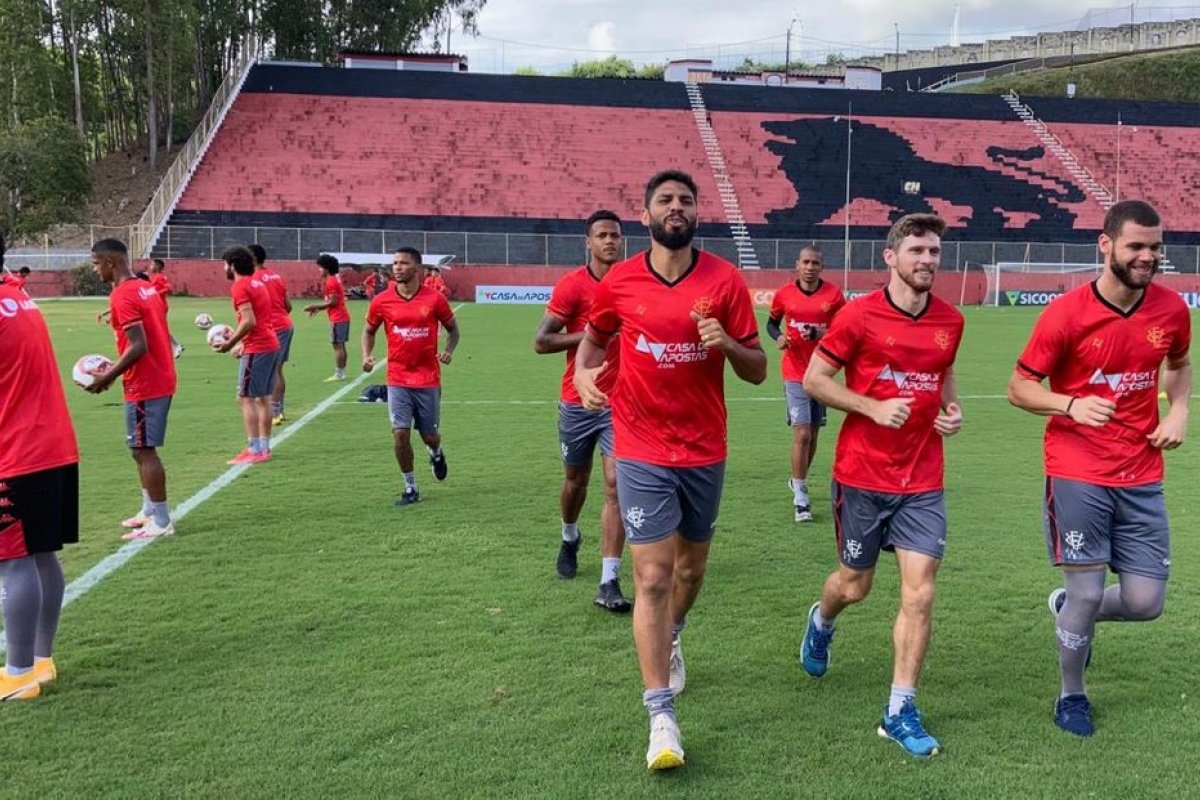Embalado pela classificação na Copa do Brasil, Vitória encara Operário neste domingo (13) pela Série B