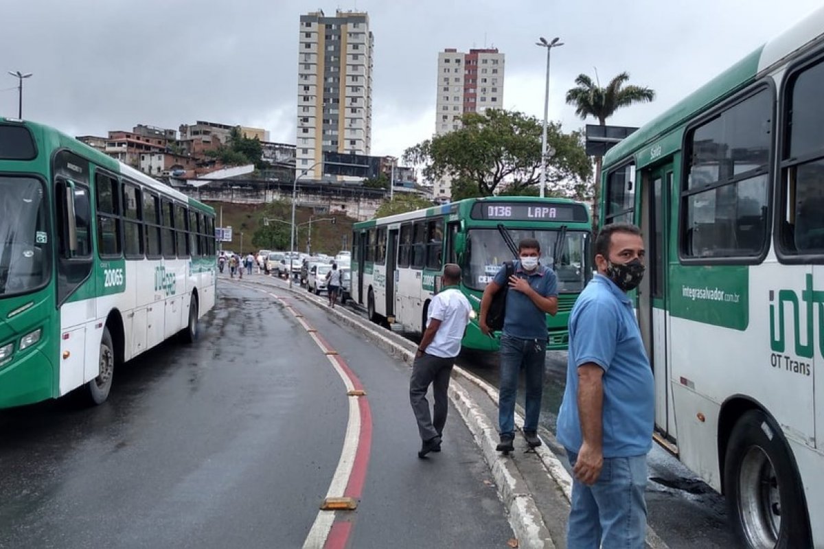 Rodoviários da CSN realizam caminhada contra demora para pagamento de dívidas trabalhistas