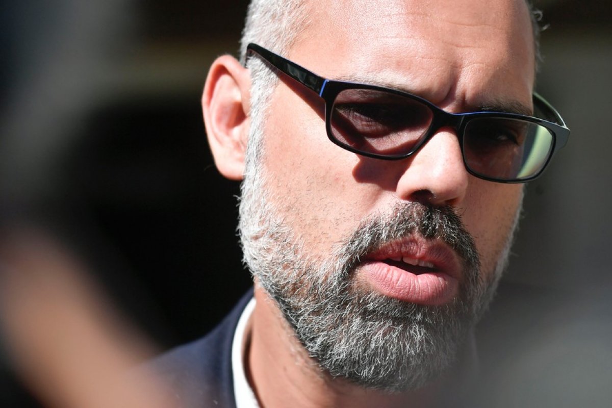 Allan dos Santos dissemina falsa suspeita de vacina contra covid-19 ter provocado desmaio do jogador da Inter de Milão