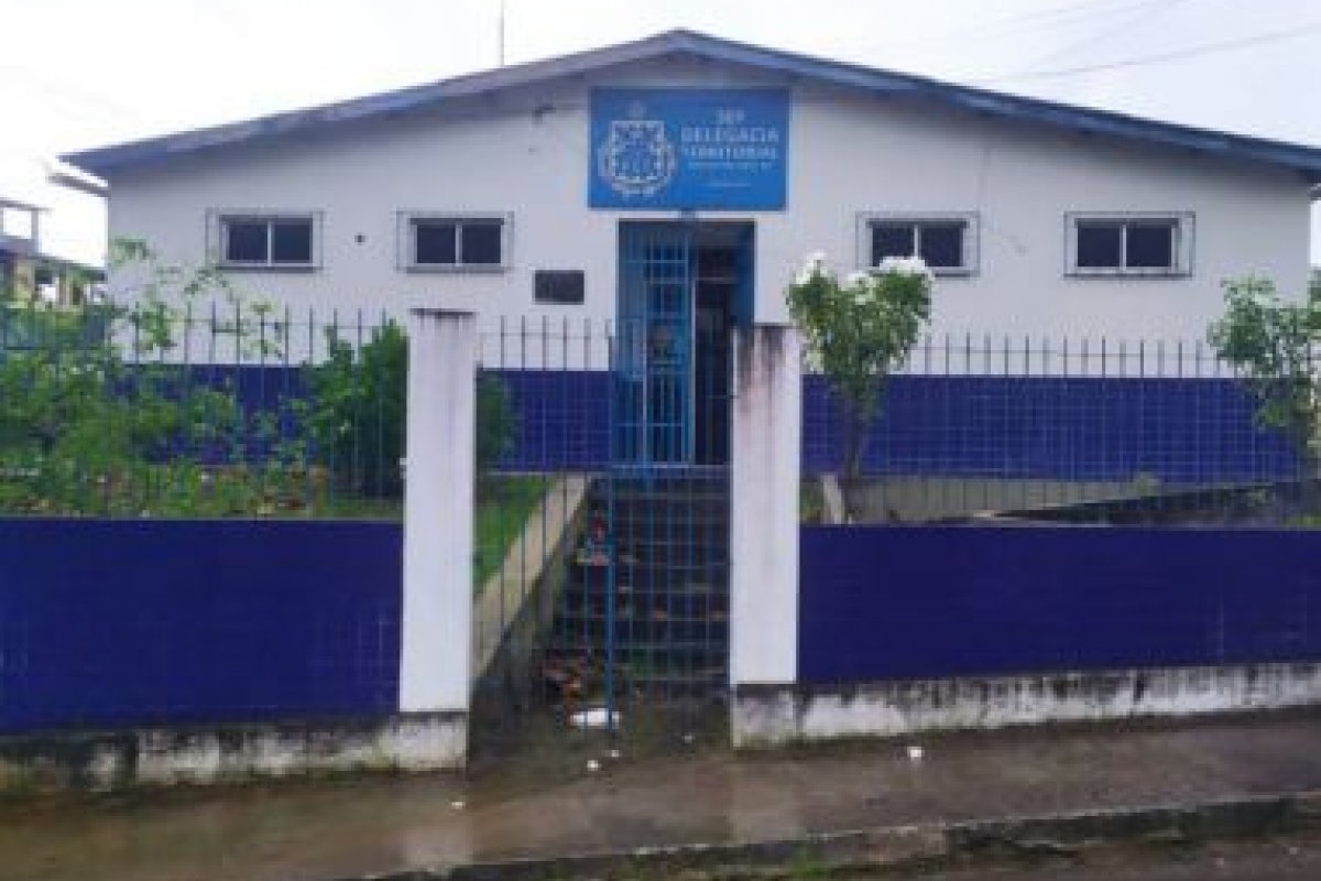 Pai e filho são mortos dentro de casa por grupo de homens armados em Mata de São João