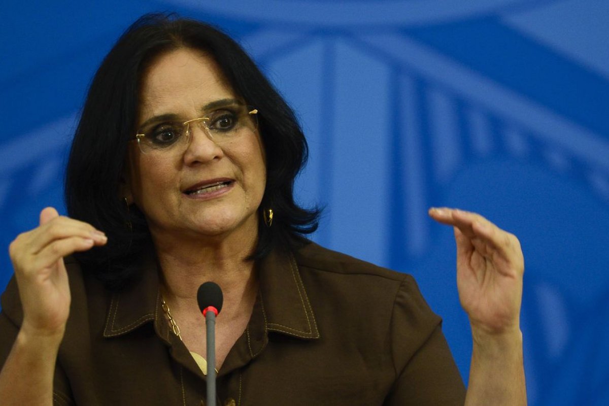 Damares diz acreditar que ‘passaporte de vacinação’ será sancionado pelo governo