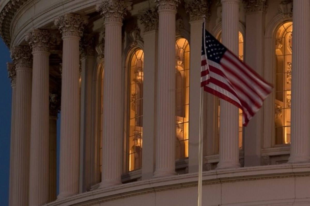 EUA estudam leis que podem obrigar Facebook a vender o WhatsApp