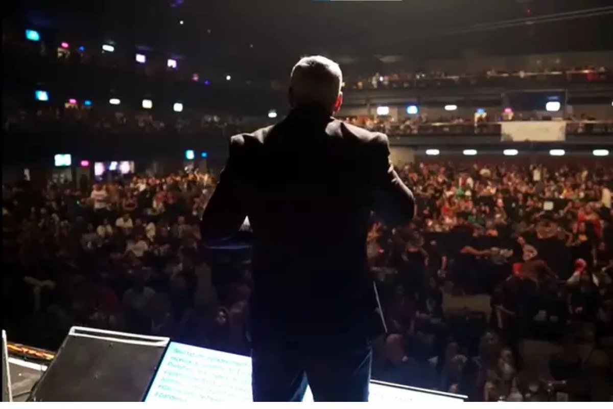 Eduardo Paes suspende vacinação em local onde aconteceu show de Belo