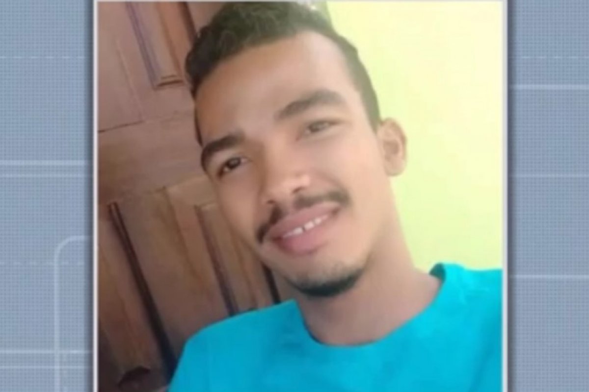 Motoboy que morreu em acidente em Itabuna é enterrado sob forte comoção dos familiares