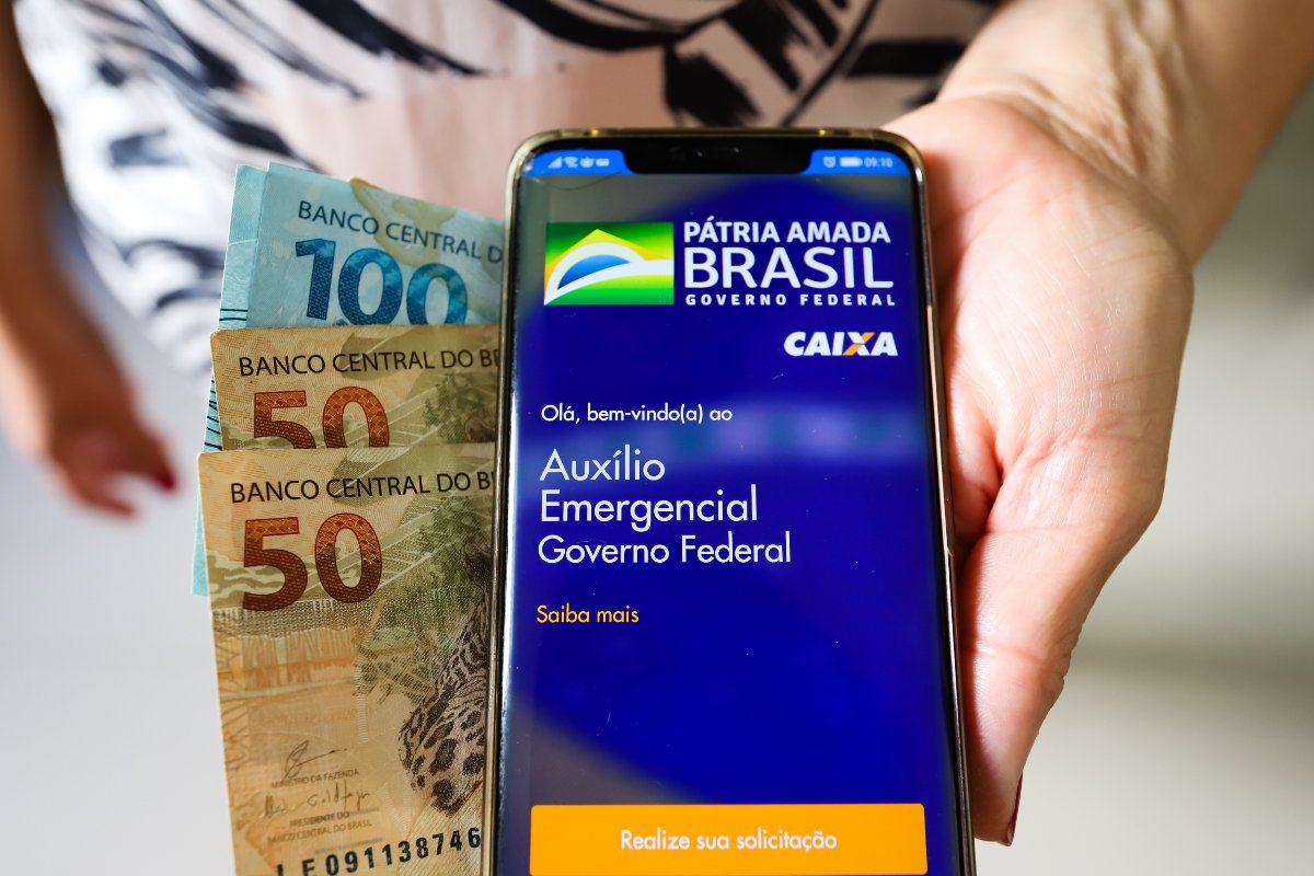 Governo federal antecipa pagamento da 3ª parcela do auxílio emergencial