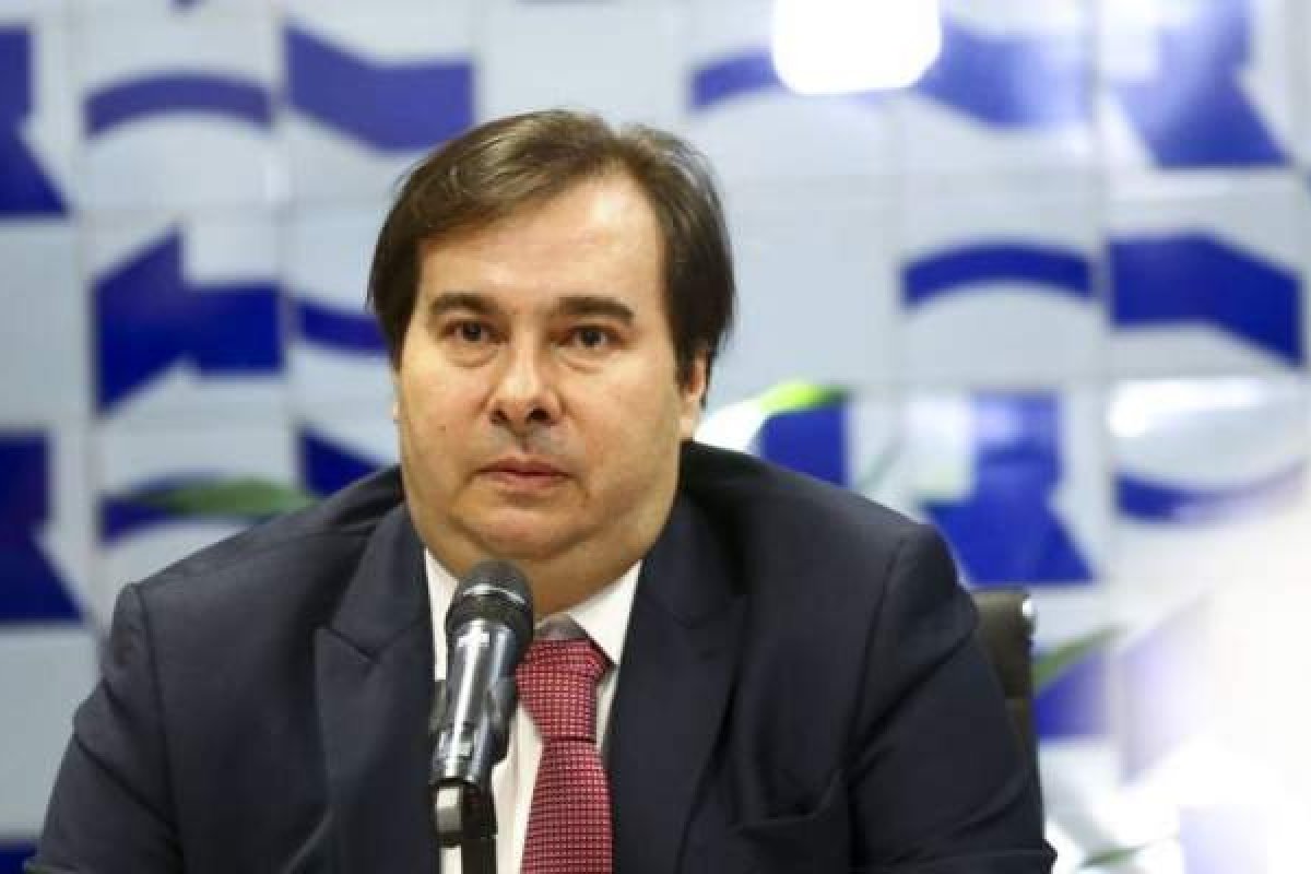 Maia oferece ajuda a Lula e confia que pode ajudar a dissolver rejeição do PT