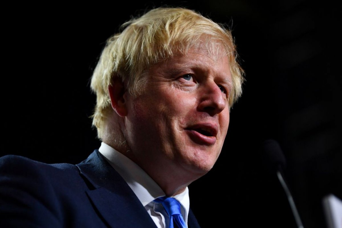 Boris Johnson adia relaxamento de lockdown em um mês no Reino Unido