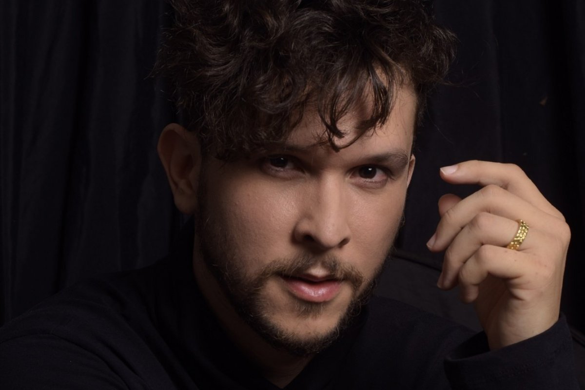 Ator e diretor, João Saraiva estreia como cantor e compositor