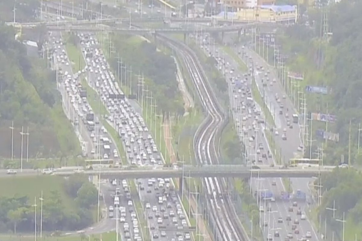 Motoristas por app fazem carreata em Salvador