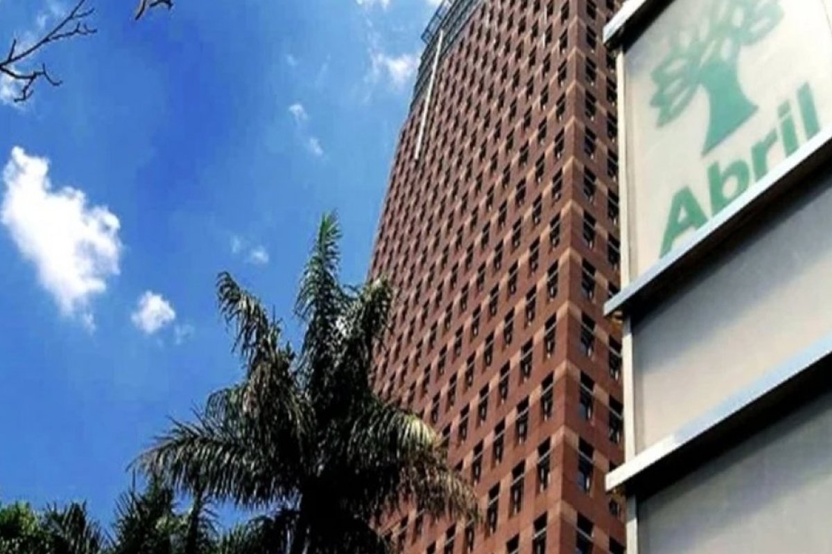 Grupo Abril renegocia dívidas com o governo federal e oferece 16 revistas, entre elas a Veja, como garantia da operação!