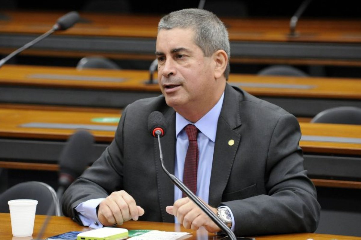 Coronel Tadeu pode sofrer censura verbal por ter quebrado placa que lembrava o Dia da Consciência Negra, em 2019