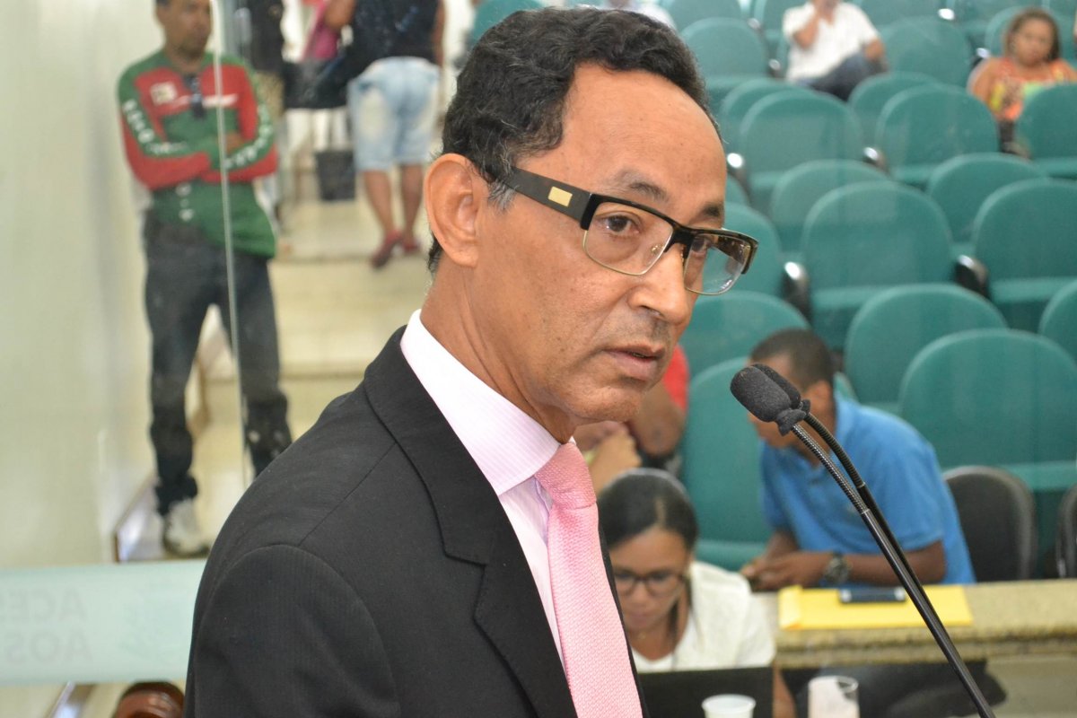 Vereador de Feira de Santana repudia livro exposto na Bienal do RJ