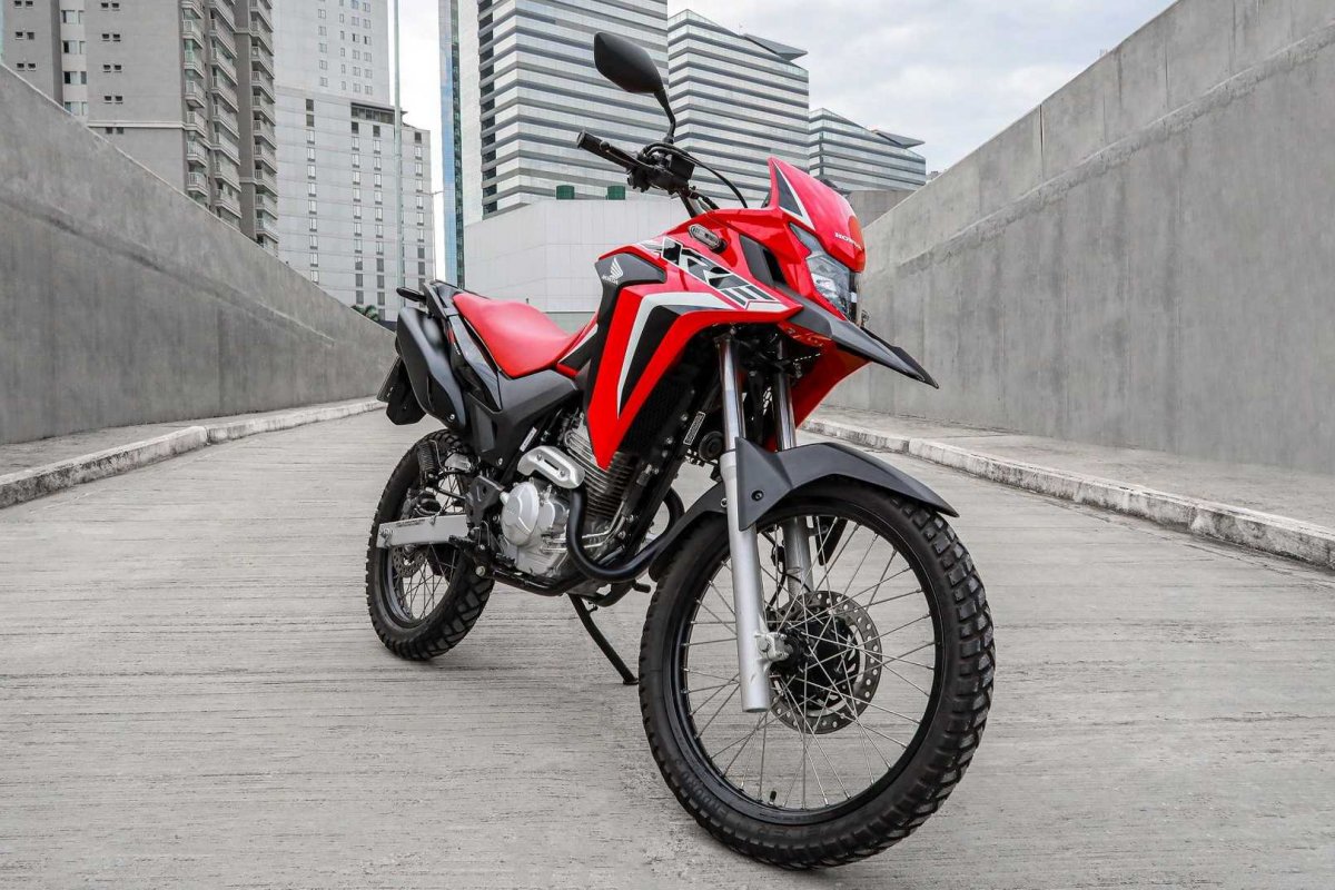 Honda XRE 2022 muda cores e mantém motor de 300cc
