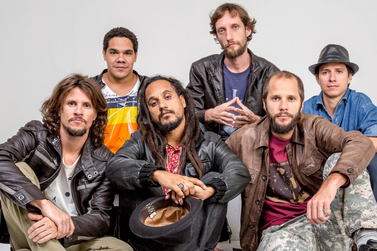 Banda Ponto de equilíbrio faz show na Concha acústica