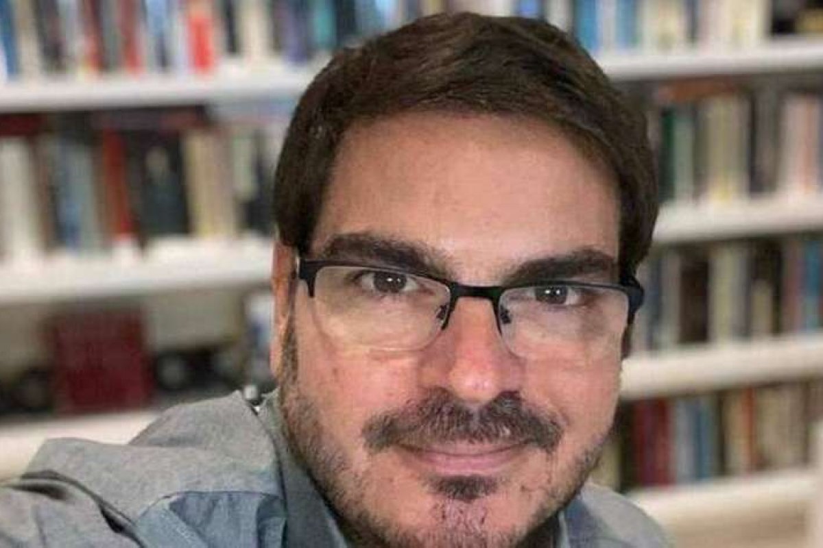 Eduardo Bolsonaro avisa que Twitter derrubou a conta de Rodrigo Constantino