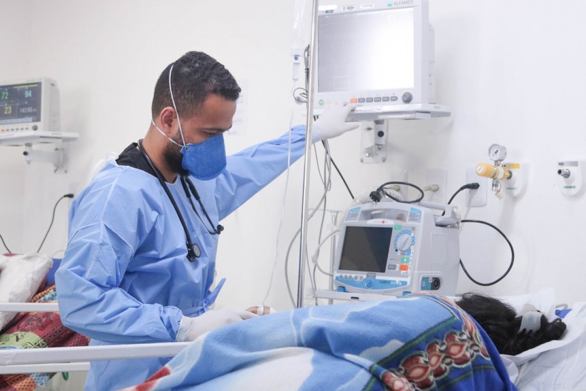 De cada 10 pacientes intubados com Covid-19 em abril, 7 deles morreram na UTI, aponta levantamento