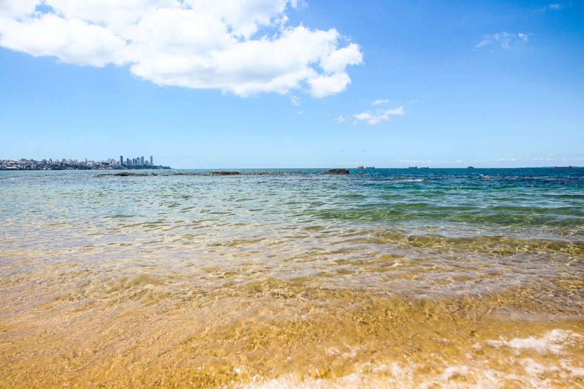 Moradores e banhistas registram fenômeno em praia da Cidade Baixa, em Salvador