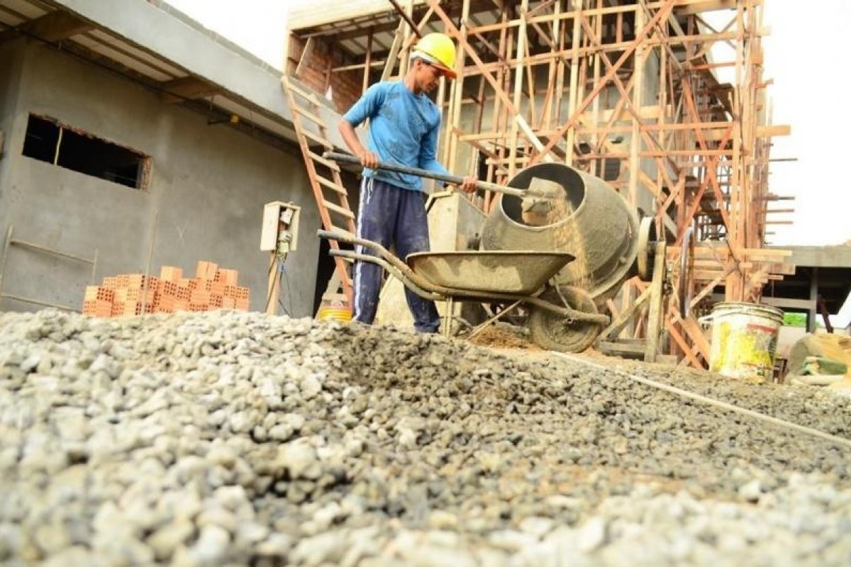 IBGE: Construção civil baiana iniciou pandemia com o menor número de empresas e trabalhadores dos últimos anos