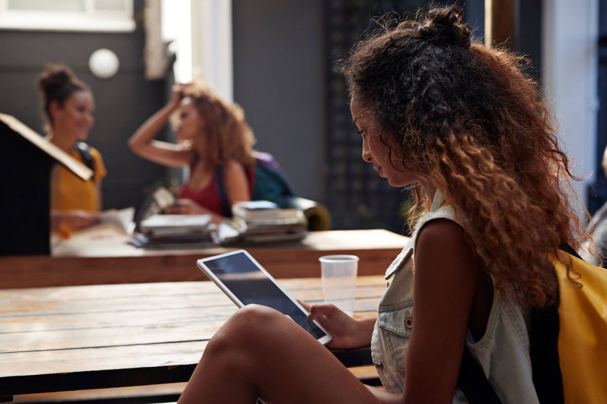 No primeiro ano de pandemia, 54% dos estagiários exerceram atividades presenciais