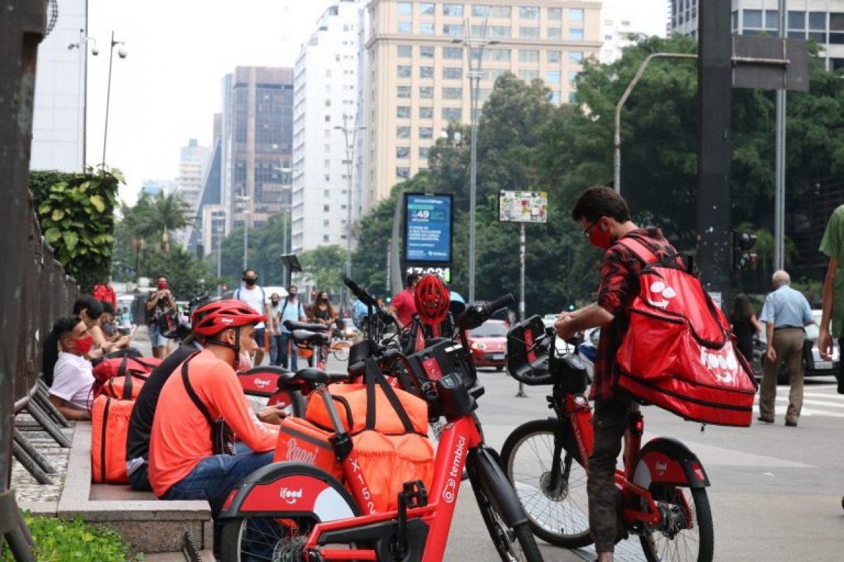 Covid-19: Câmara aprova projeto que amplia prioridade em vacinação para mais 11 categorias