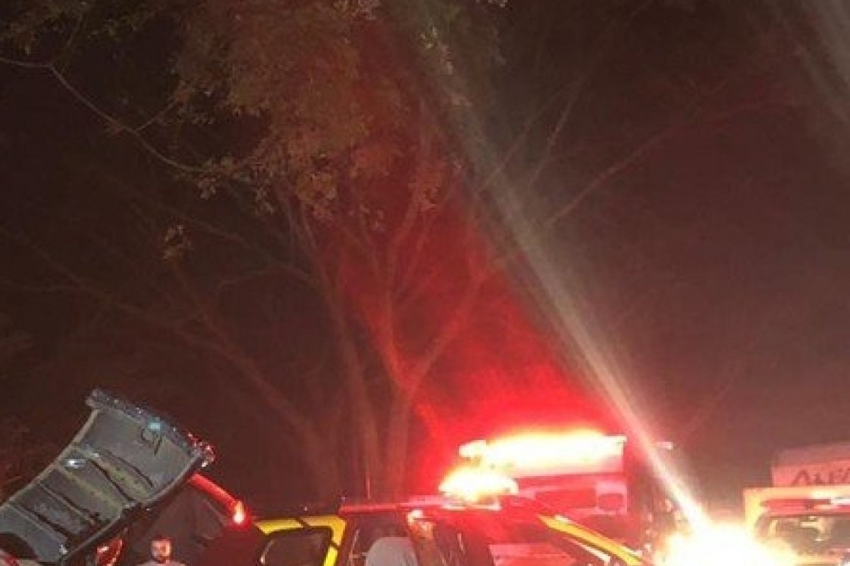 Bombeiros atuam no resgate de vítima de acidente de trânsito em Luís Eduardo Magalhães