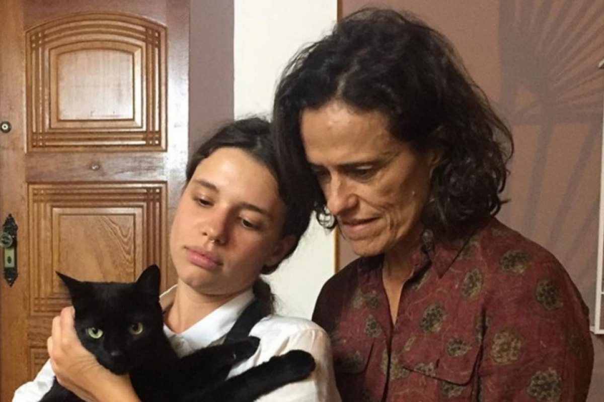 Zélia Duncan e Bruna Linzmeyer vivem par romântico em filme lésbico