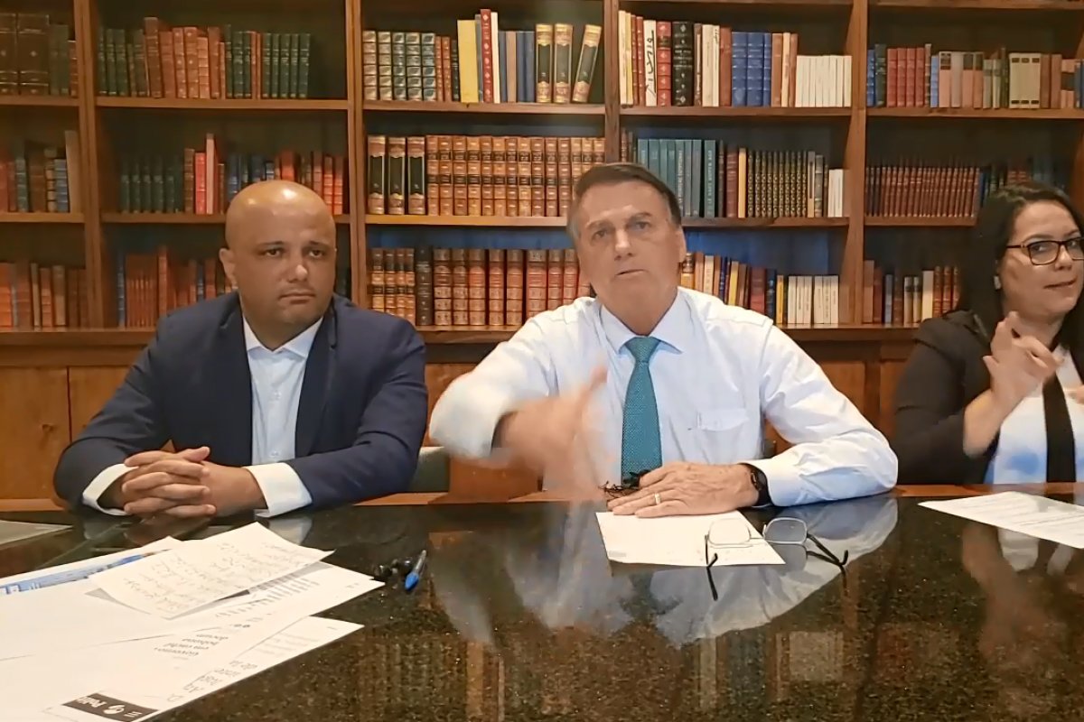 "Podemos ter um problema seríssimo no Brasil", diz Bolsonaro se não for aprovado voto impresso