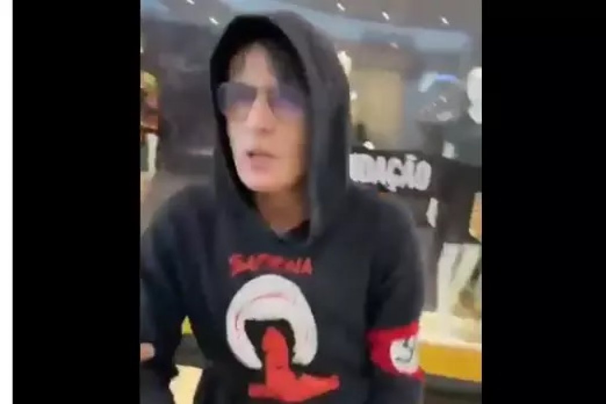 Vídeo: jovem é expulso de shopping após ser flagrado com suástica no braço