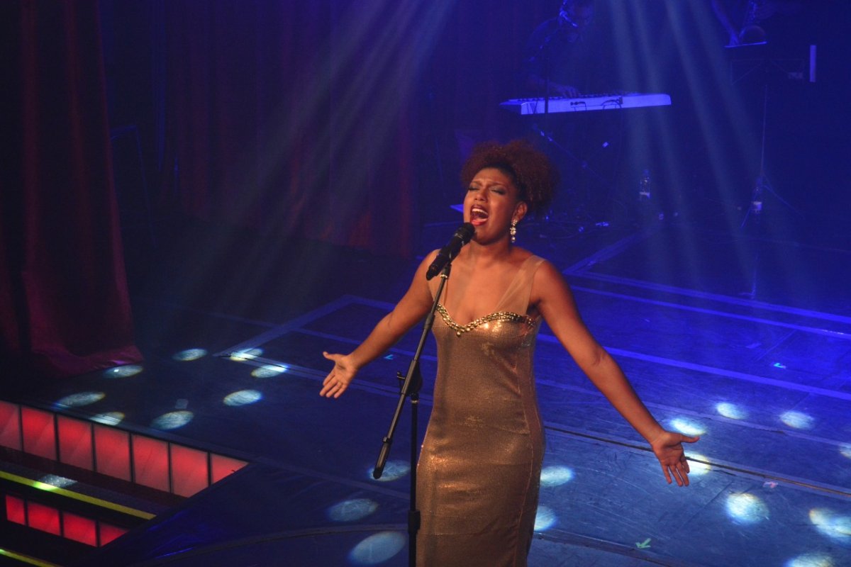 Vencedora do 'The Voice Brasil' apresenta show em homenagem a Whitney Houston, em Salvador