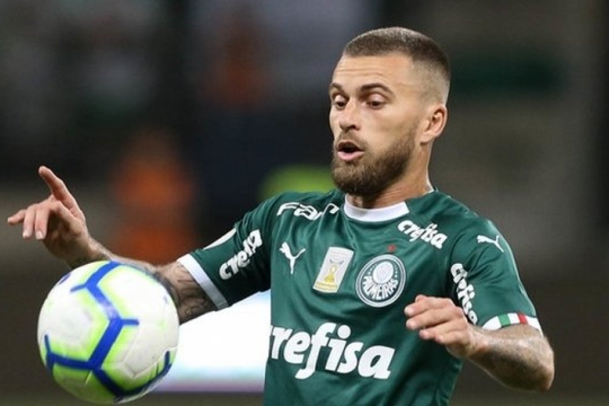 Lucas Lima é flagrado em festa na madrugada desta sexta-feira (18)