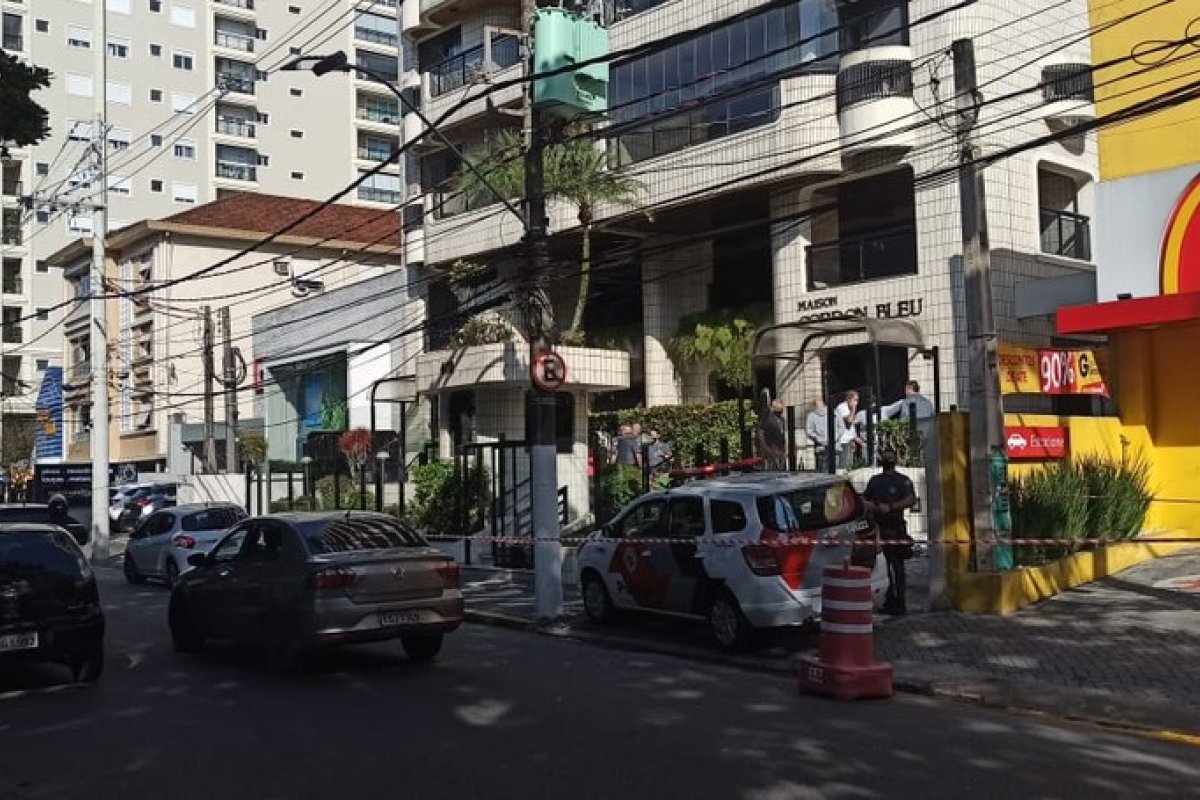 Menino de 11 anos morre após cair do 9º andar de prédio no litoral de SP