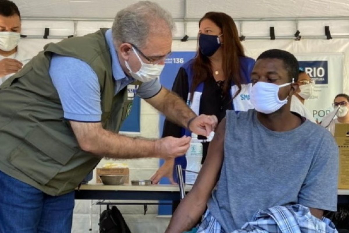 Ministro da Saúde diz que fará pesquisa sobre o uso de máscara