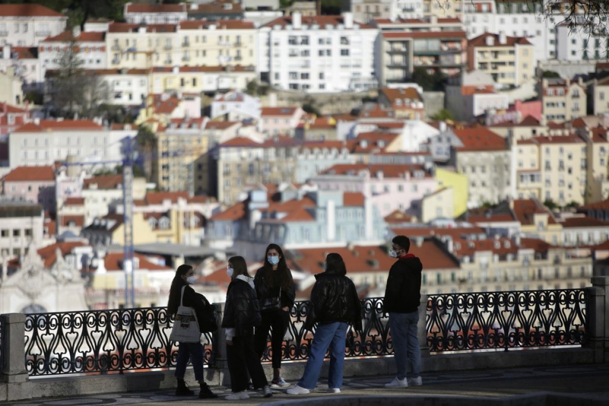 Após aumento de casos, Lisboa volta adotar medidas de isolamento social