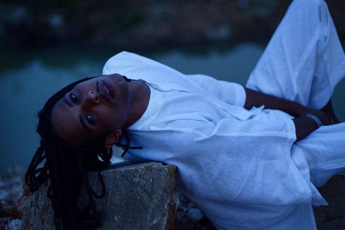 Após lançar uma websérie, Giovani Cidreira solta a segunda faixa do novo disco ‘Nebulosa Baby'