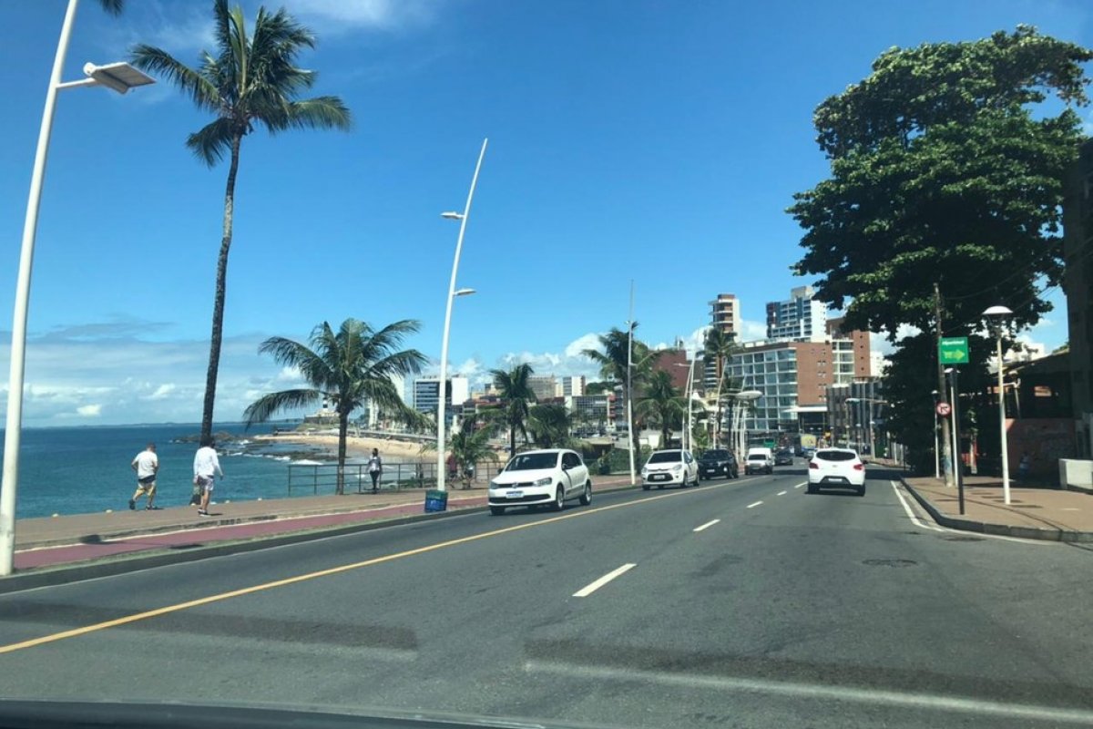Trânsito é interditado em região da Barra, em Salvador, neste domingo (20)
