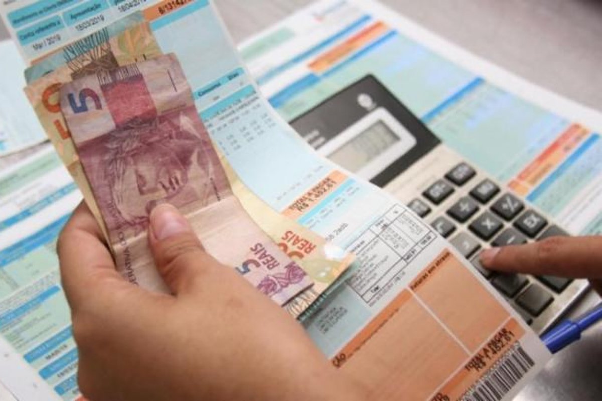 Percentual de famílias com dívidas em atraso teve redução de 24,3% em maio, diz pesquisa 