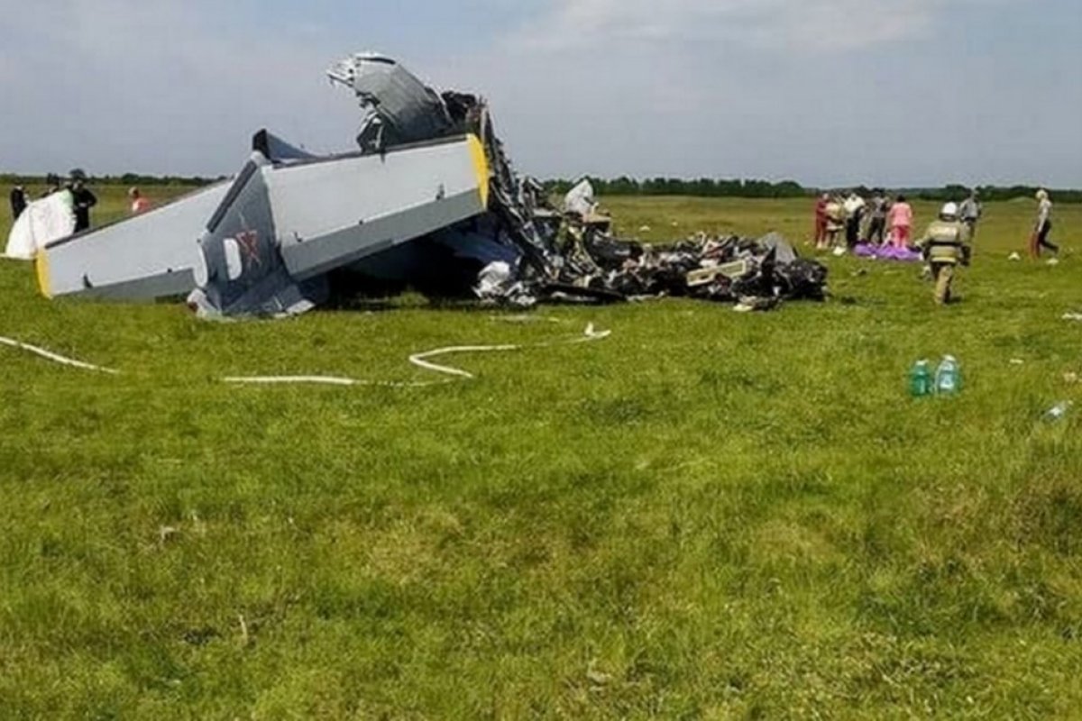 Acidente de avião bimotor deixa mortos e feridos na Sibéria