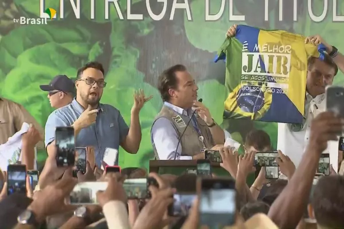 MPE pede que Bolsonaro seja multado por fazer propaganda eleitoral antecipada