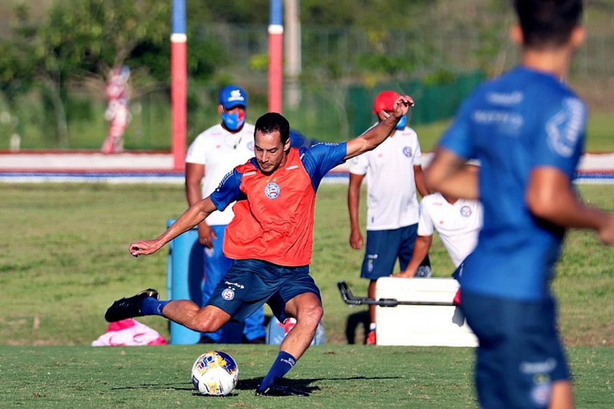 Com chance de terminar rodada no G-4, Bahia recebe o turbulento Corinthians em Pituaçu