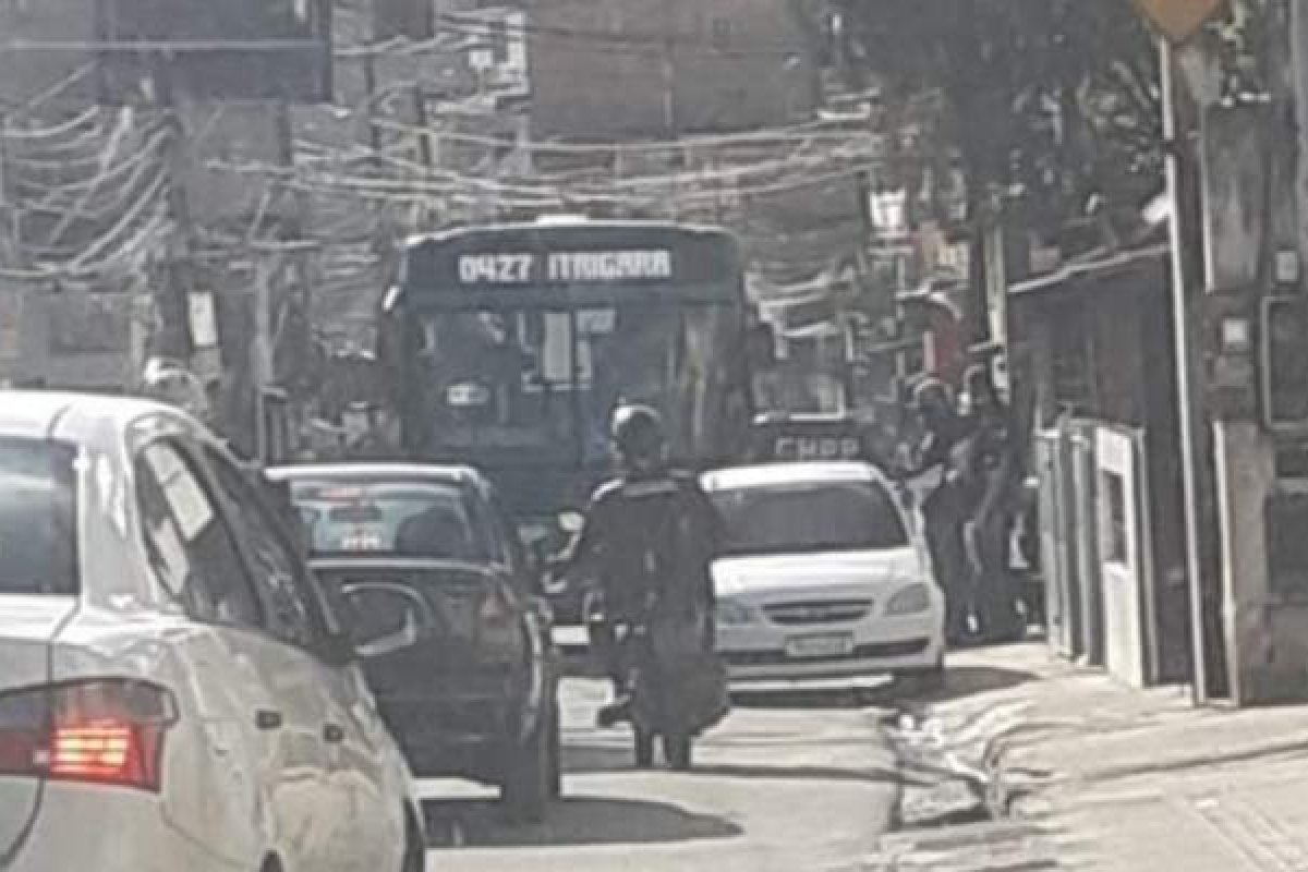 Corpo é encontrado dentro de carro no bairro do IAPI