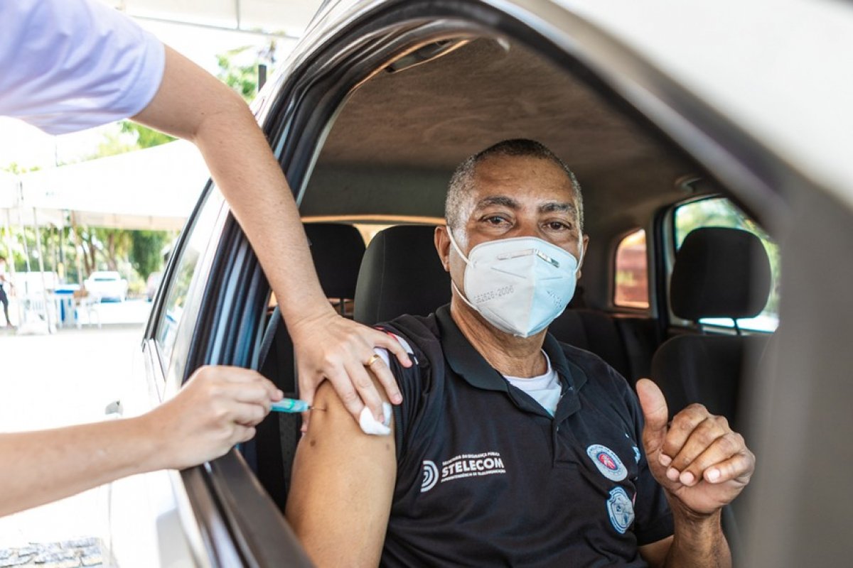 Covid-19: 30% da população brasileira já foi vacinada com primeira dose
