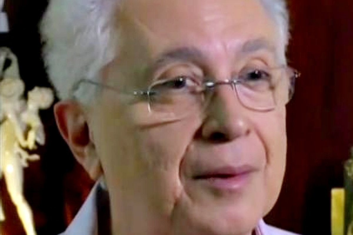 “Essa daí, aqui não vale”, comenta Aguinaldo Silva sobre a Coronavac na Europa