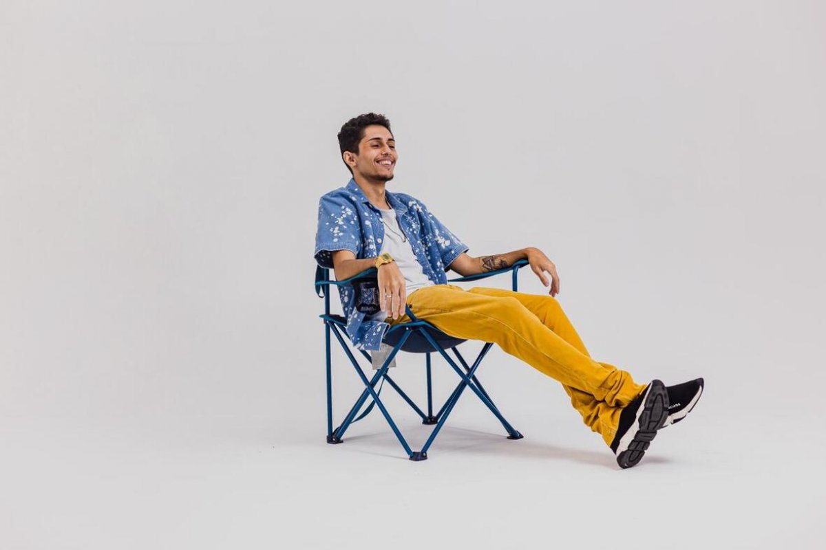 "Samba e Delírio" mostra que Joni segue em busca de redenção no cenário da nova MPB