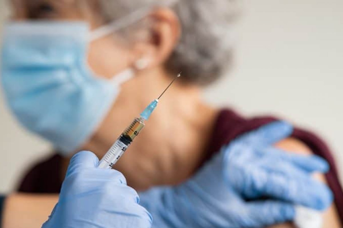 Grupo de pessoas com menos de 60 anos já responde pela maioria das mortes por Covid-19 no Brasil 