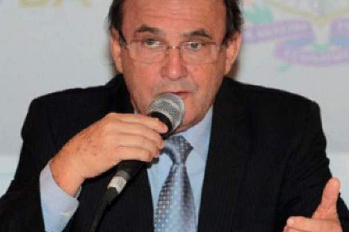 Presidente da Fecomércio é conduzido à delegacia durante operação