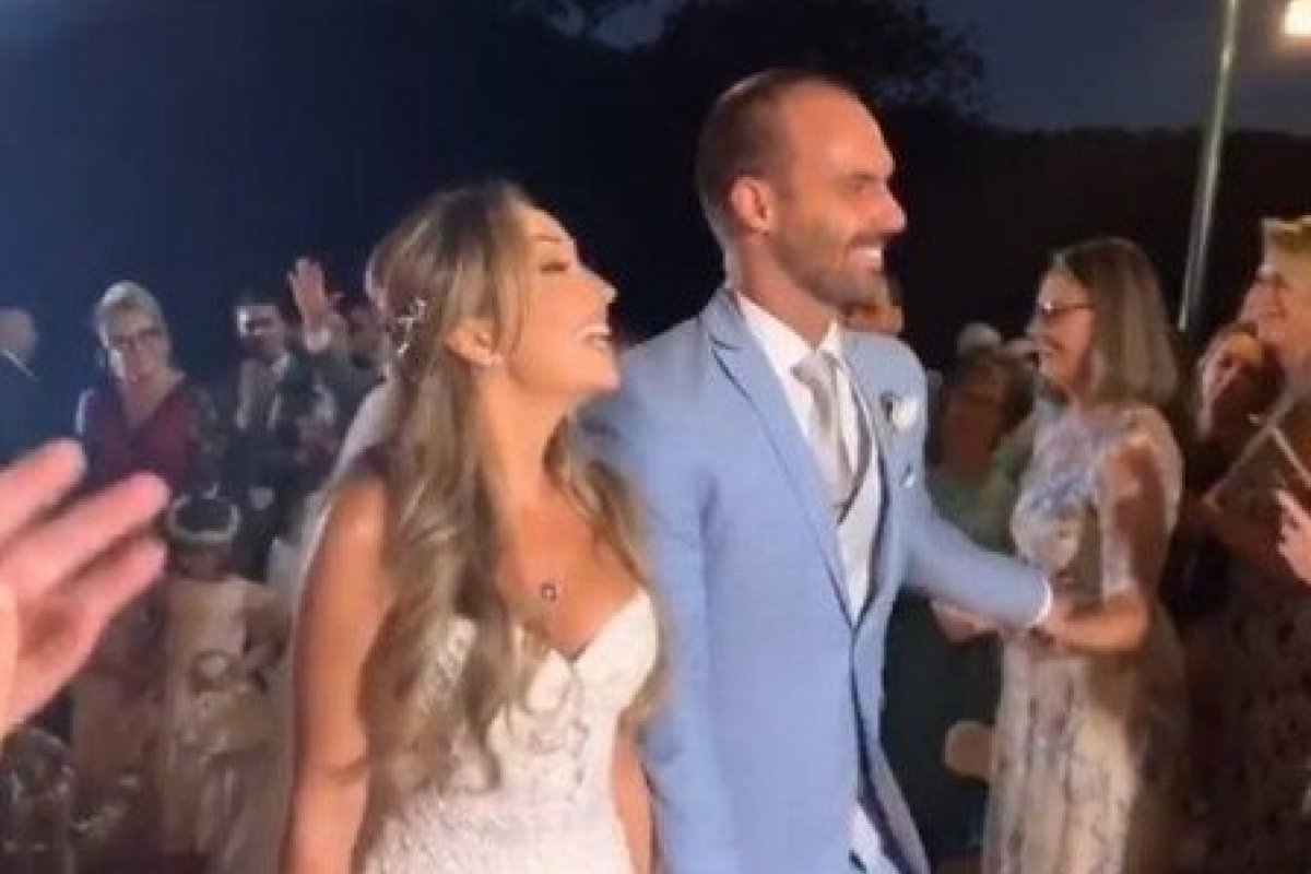 Após casamento, filho de Bolsonaro diz que está endividado