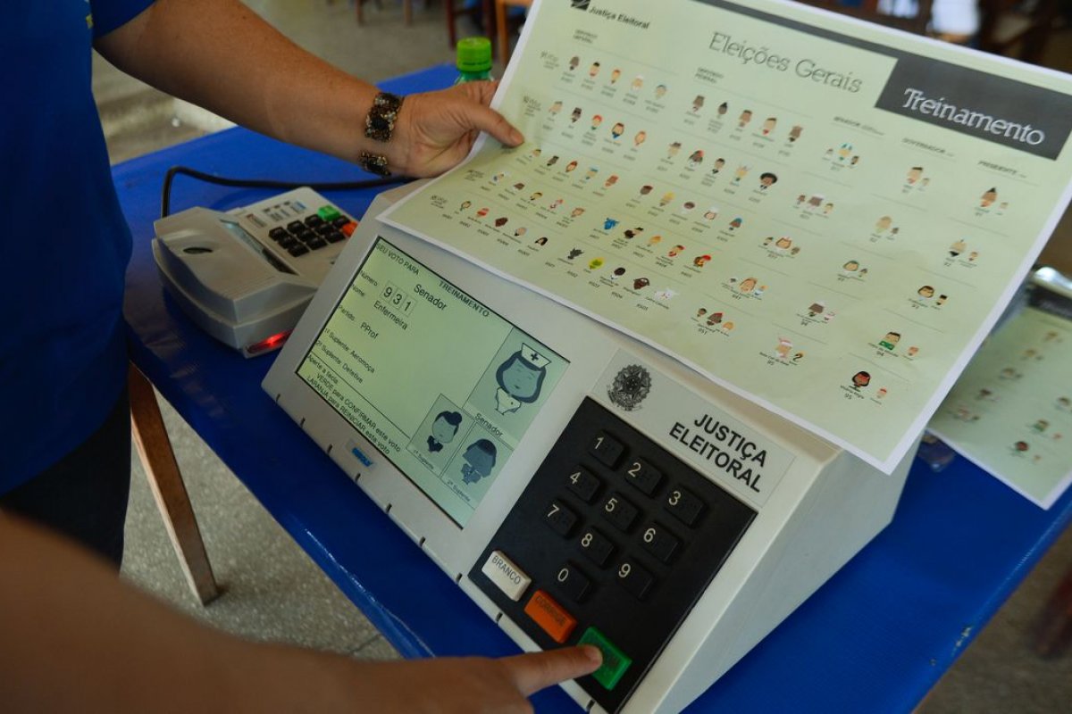 Presidente do TSE se reúne hoje com deputados da comissão especial que analisam voto impresso