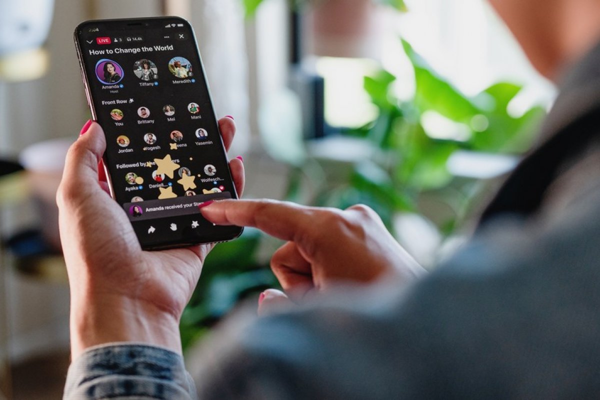 Facebook lança plataforma com podcasts e salas de áudio ao vivo