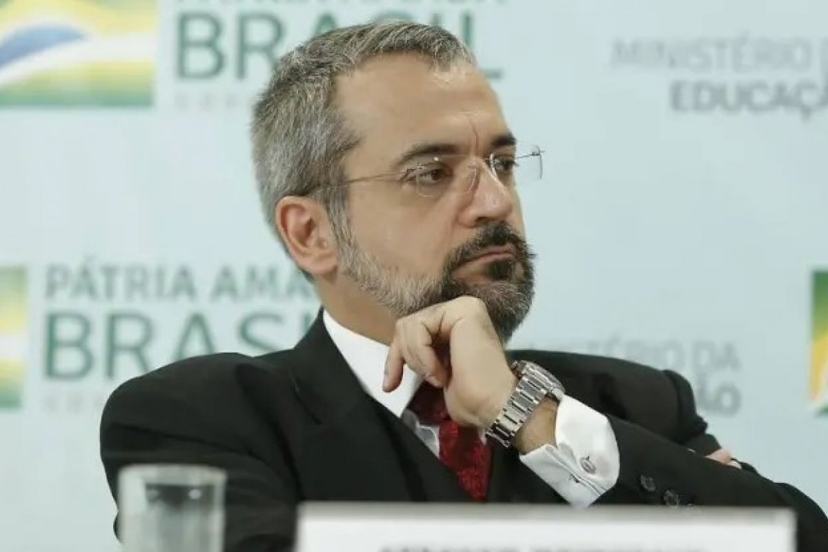 Ministro rebate informações divulgadas no JN e desabafa: "Estou um pouco cansado, a Rede Globo não para"