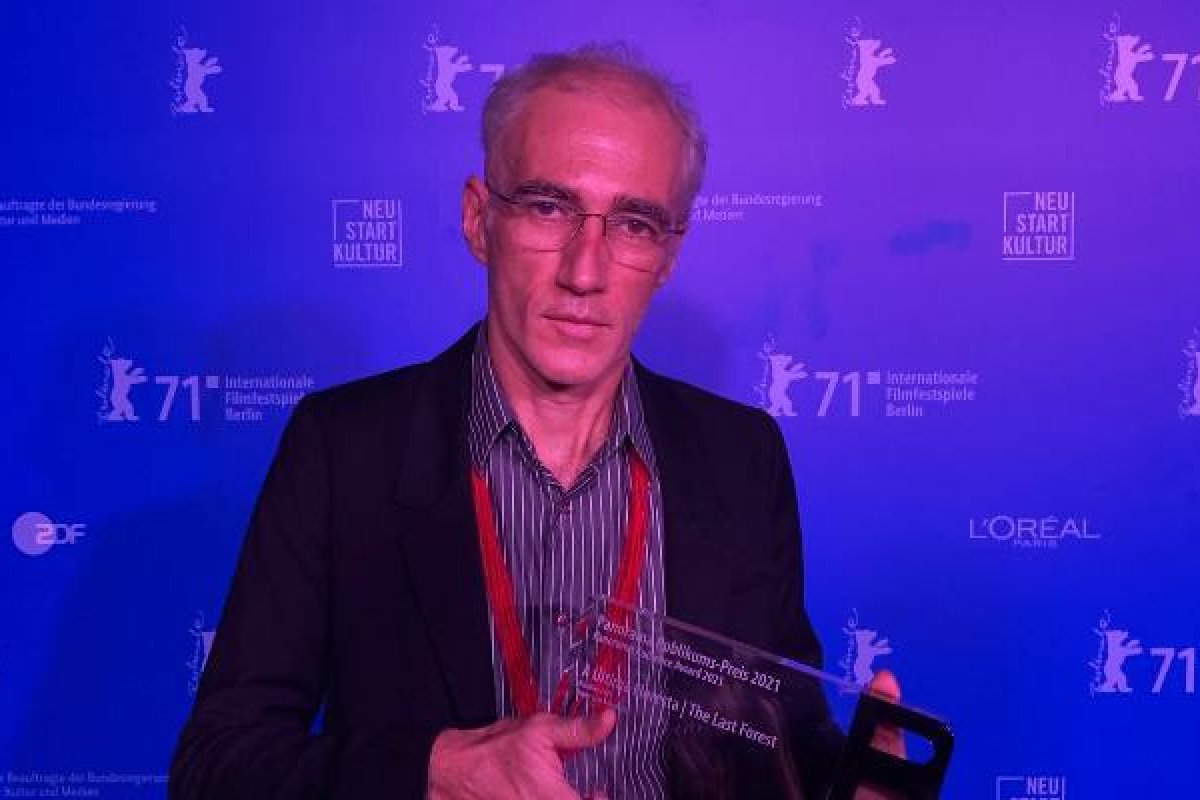 “É urgente que a gente pare o genocídio indígena", afirma Luiz Bolognesi após premiação de “A Última Floresta” no 71º Festival de Berlim